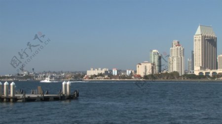 圣迭戈港的情侣手表的天际线在距离股票视频船视频免费下载