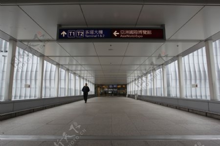 香港机场旅客通道图片