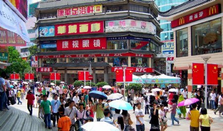 繁华的深圳东门商业街图片