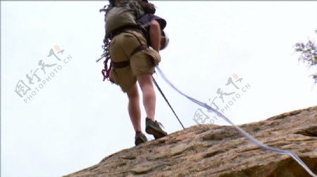 登山者坠落悬崖5股票的录像