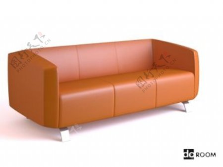 浅橙色的舒适的三个座位的沙发