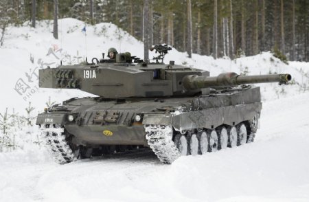 豹2主战坦克图片