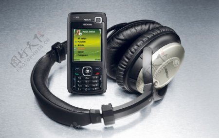 诺基亚N70手机带耳麦图片