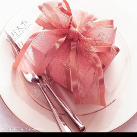 粉紅色禮物餐盤图片