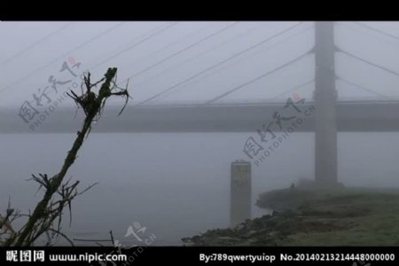 冬日雨雾大桥背景视频