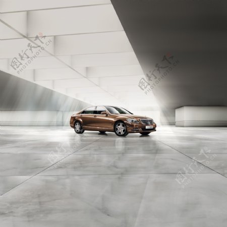 全新一代梅赛德斯奔驰S级轿车图片