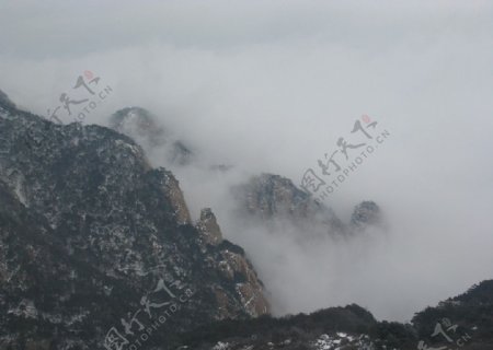 泰山山峰云海图片