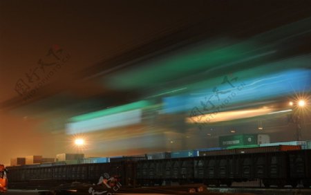 铁路货场之夜图片