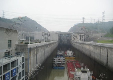 三峡大坝船闸图片