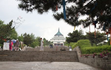 乌兰浩特成吉思汗庙全景图片