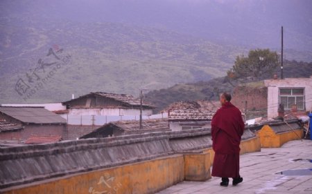 郎木寺的喇嘛图片