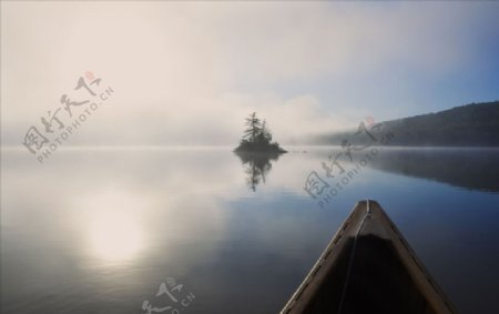 船头湖边云雾图片