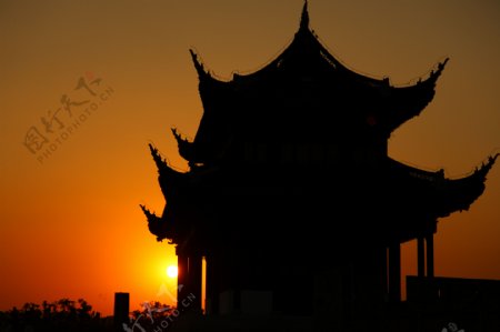 苏州夕阳平门古城楼图片