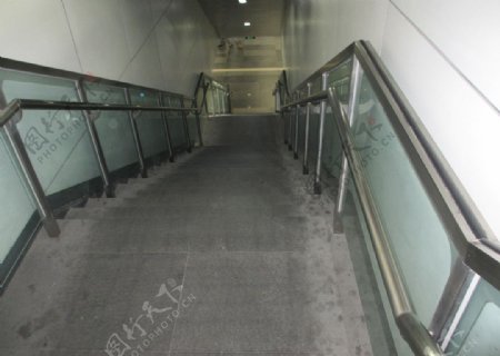 地铁站铝合金楼梯扶手图片