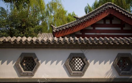 济南趵突泉公园外墙图片