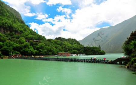 西藏圣湖巴松错湖图片