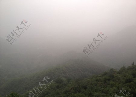 山中雾图片