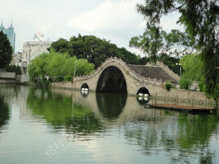 西湖拱桥图片