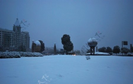 下雪的广场图片