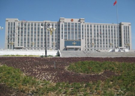 乌拉特中旗大楼前的草坪图片