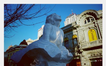 哈尔滨中央大街雪雕梦露图片