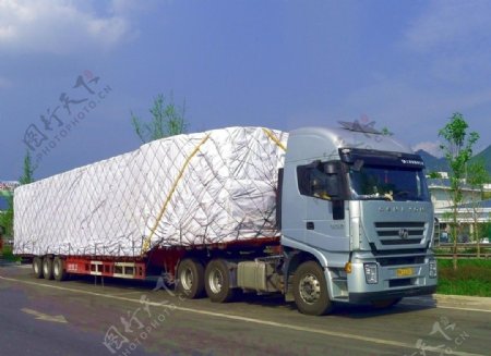 红岩载重卡车图片