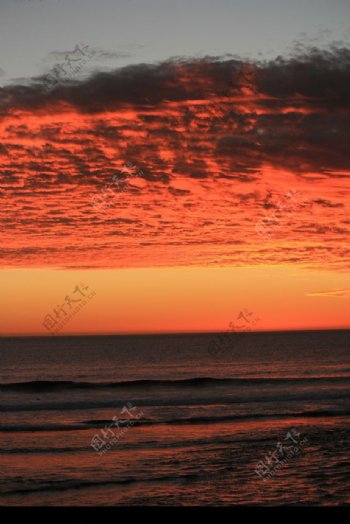 澳大利亞黃昏雲與海图片