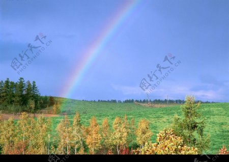 大幅田野彩虹美景图片