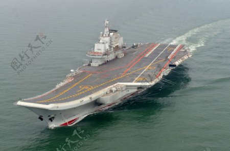中国第一艘16号辽宁舰试航图片