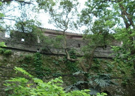 莲花山清代残旧古城墙图片