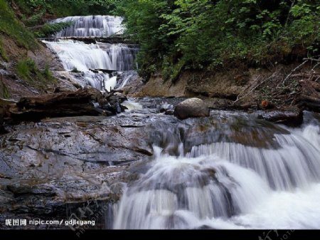 密歇根州紫貂瀑布图片