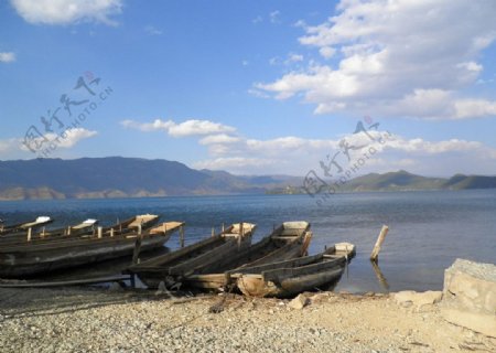 女儿国泸湖湖美景图片