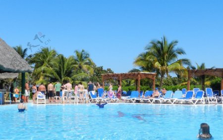 古巴海滩酒店泳池图片