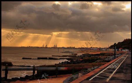 夕阳海港图片