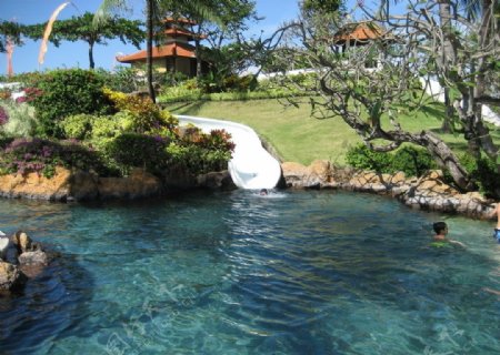 印尼峇厘岛河道式水游泳池图片