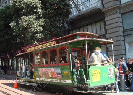 旧金山街上的有轨电车图片