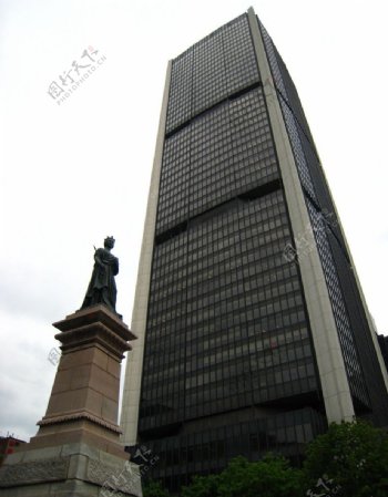 蒙特利尔联交所大楼和维多利亚女皇雕像图片