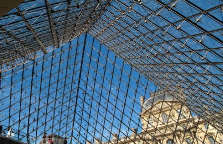 巴黎卢浮宫玻璃金字塔图片