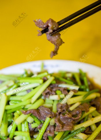 牛肉炒蒜苔图片