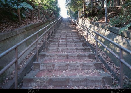 上山的阶梯路百步梯图片