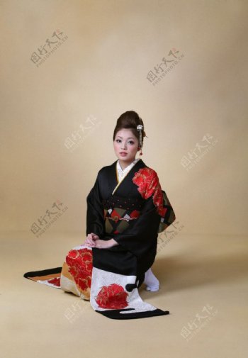 日本女性模特和服展示图片