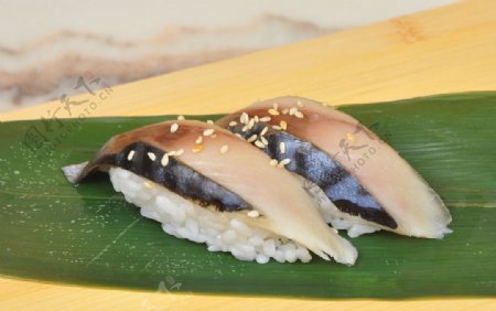 醋青鱼寿司图片
