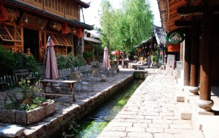束河古镇的小巷图片
