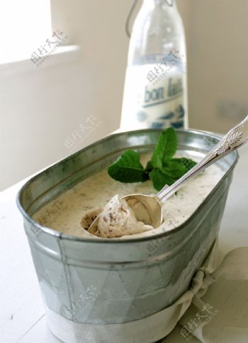 奶油冰淇淋图片