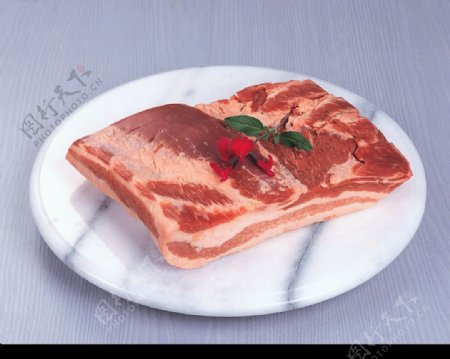 瓷盘猪肉图片
