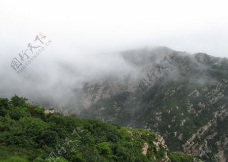 雾中的大黑山图片