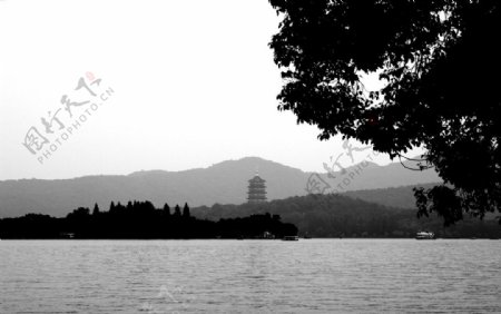 湖光山水黑白图片