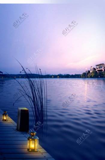 河岸夜景图片