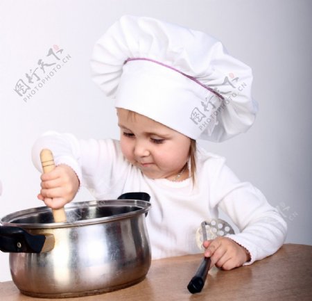 做饭的婴儿宝宝小厨师图片