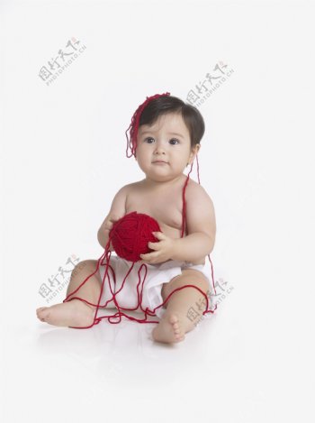 玩毛线球的宝宝婴儿图片